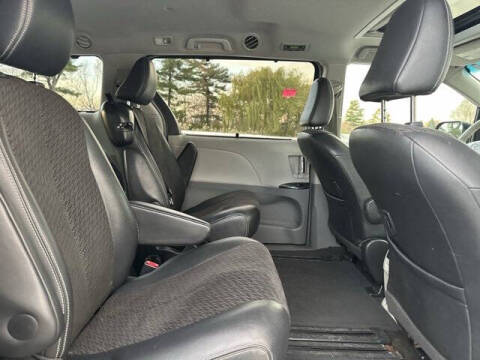 2013 Toyota Sienna SE 8-Passenger