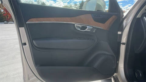 2025 Volvo XC90 B5 Plus Bright Theme