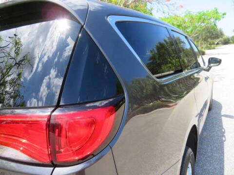 2022 Chrysler Voyager LX