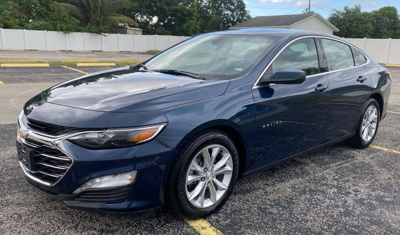 2020 Chevrolet Malibu Sedan - $22,800