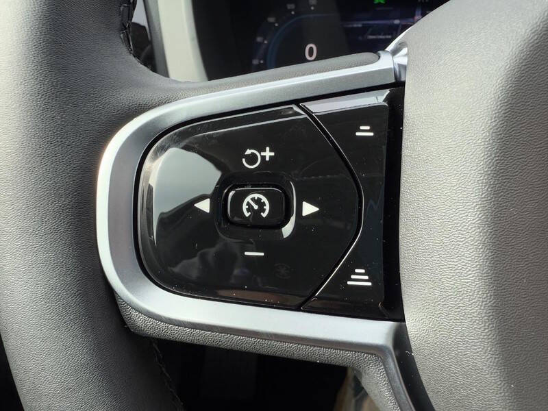 2025 Volvo XC60 T8 Plus Dark Theme