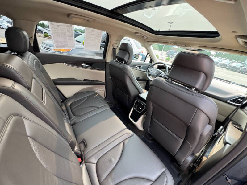2019 Lincoln Nautilus Select