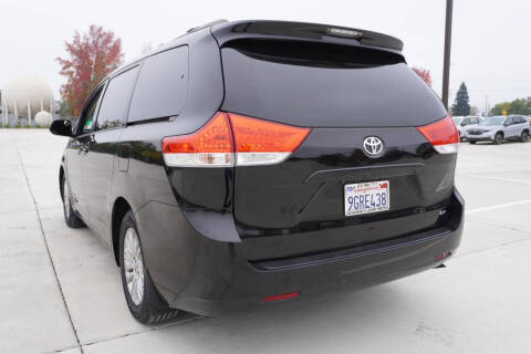 2013 Toyota Sienna LE 7-Passenger Auto Access Seat