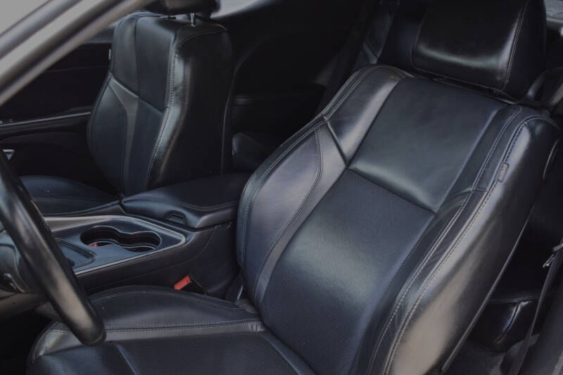 2018 Dodge Challenger SXT Plus