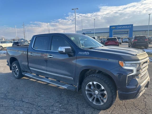 Used 2022 Chevrolet Silverado 1500 High Country with VIN 1GCUDJET9NZ586747 for sale in Bloomington, IL