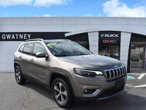2019 Jeep Cherokee for sale at DeAndre Sells Cars in North Little Rock AR