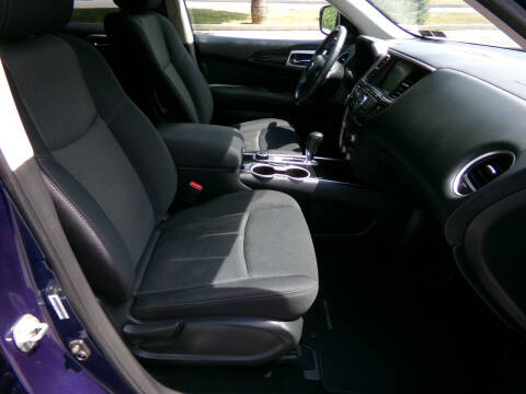 2017 Nissan Pathfinder SV