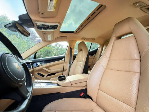 2016 Porsche Panamera Edition