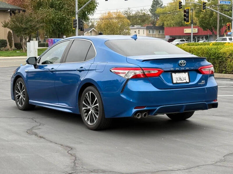 2020 Toyota Camry Hybrid SE