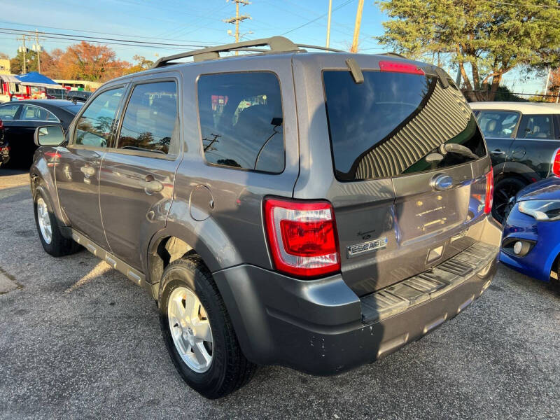 2011 Ford Escape XLT photo 6