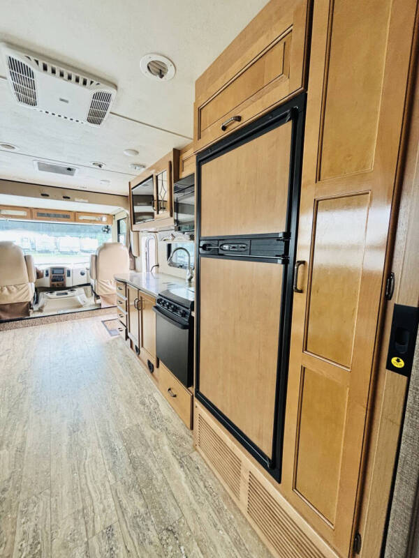 2017 Thor Motor Coach Hurricane 31S