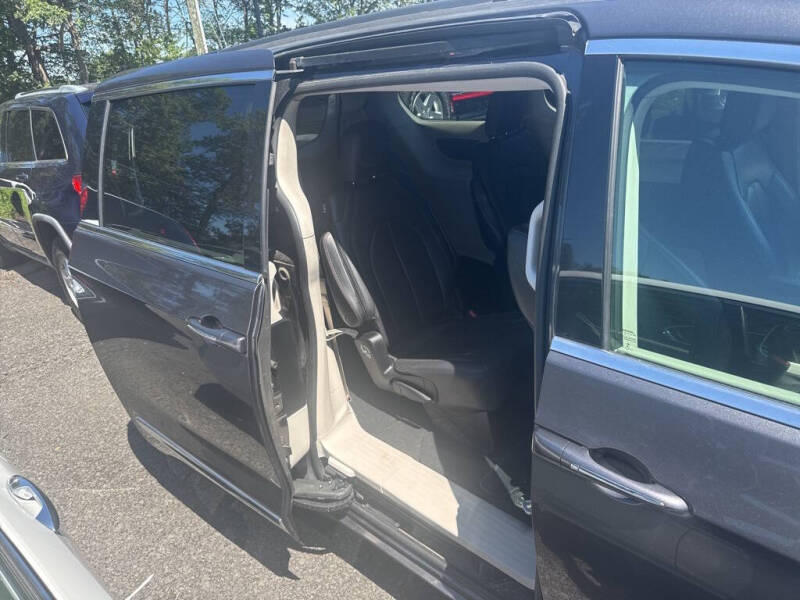 2017 Chrysler Pacifica Touring-L