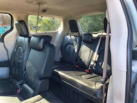 2017 Chrysler Pacifica Touring-L