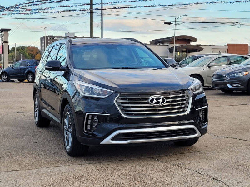 2017 Hyundai Santa Fe SE photo 2