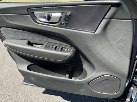 2024 Volvo XC60 B5 Core Dark Theme