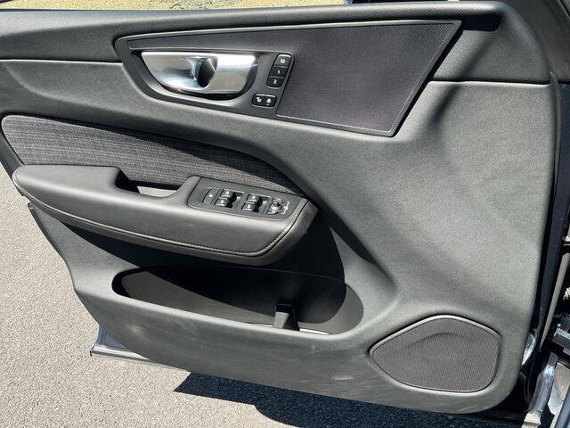 2024 Volvo XC60 B5 Core Dark Theme