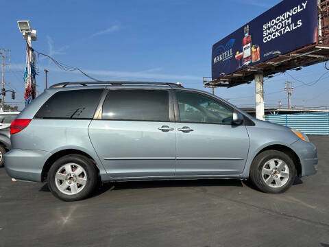 2004 Toyota Sienna XLE 7 Passenger