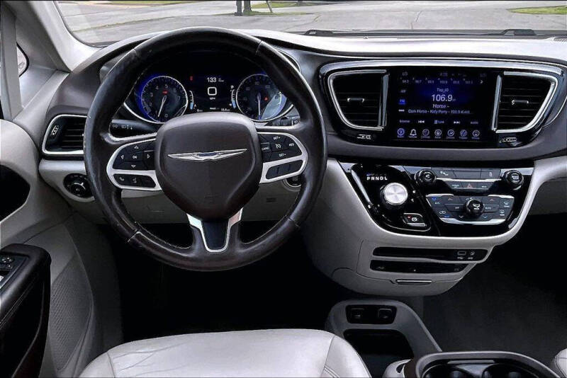 2017 Chrysler Pacifica Touring-L Plus