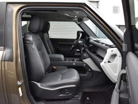 2023 Land Rover Defender 90 SE