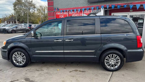 2013 Chrysler Town and Country Touring-L