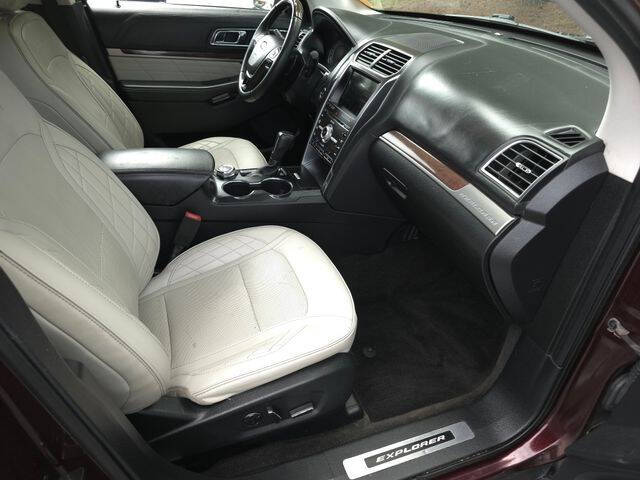 Red 2018 Ford Explorer Platinum AWD Platinum 4dr SUV 23
