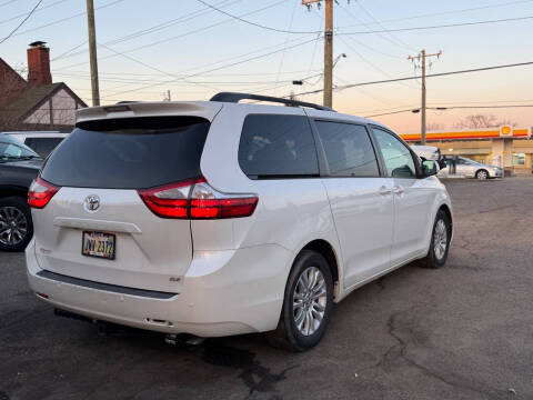 2015 Toyota Sienna XLE 8-Passenger