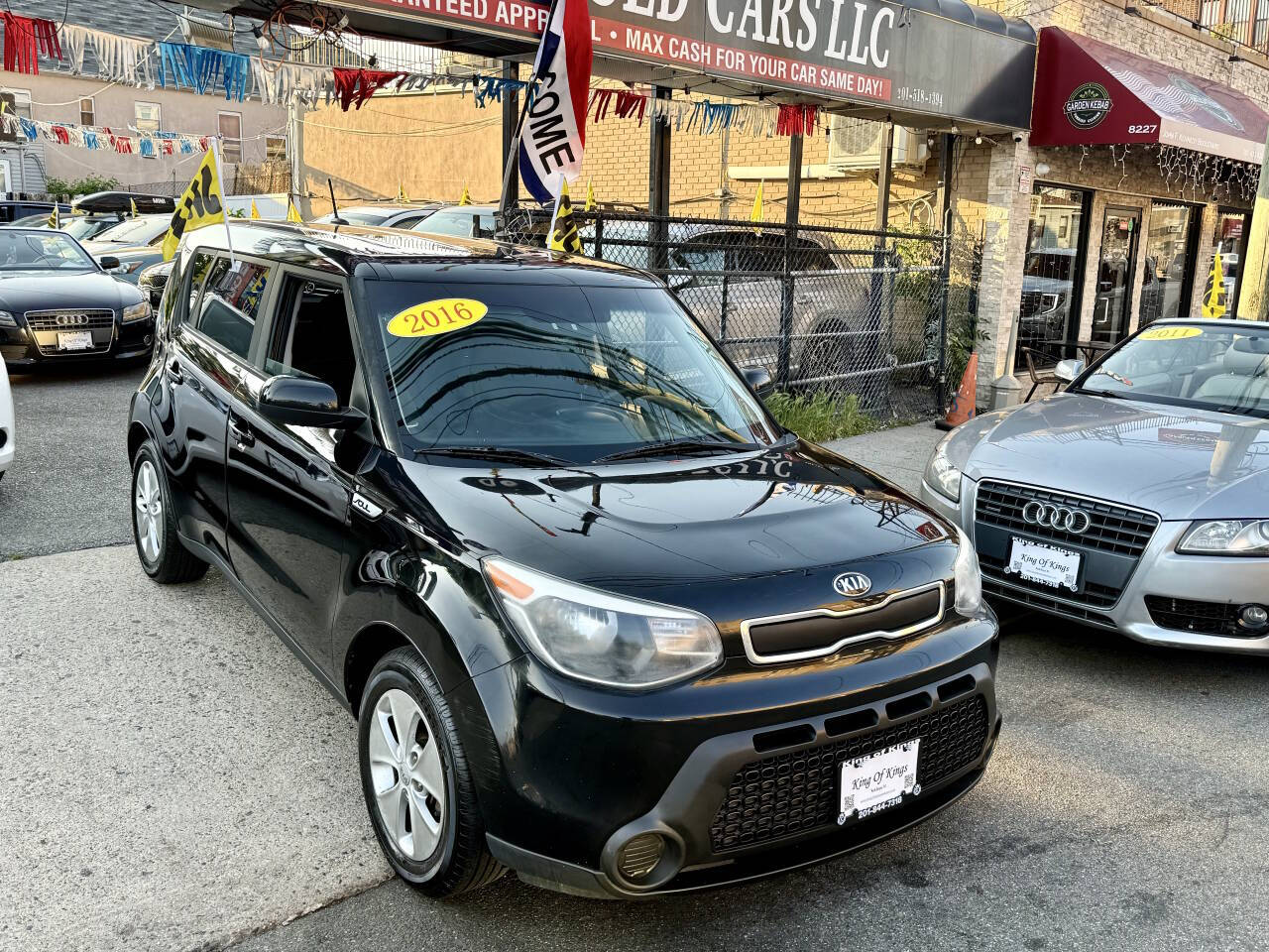 2016 Kia Soul Base 4dr Crossover 6A - Shadow Black exterior view 2