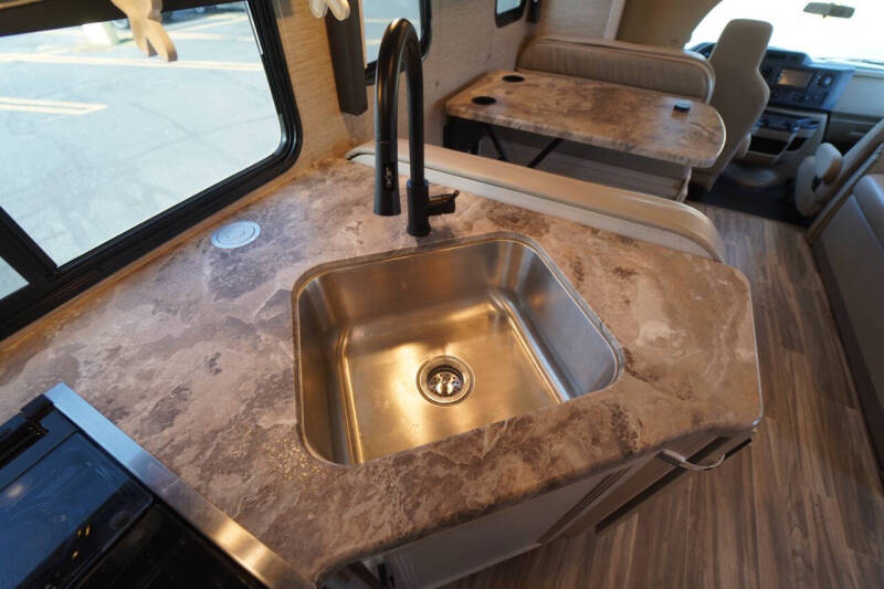 2021 Thor Motor Coach Four Winds