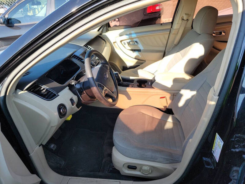2016 Ford Taurus SE