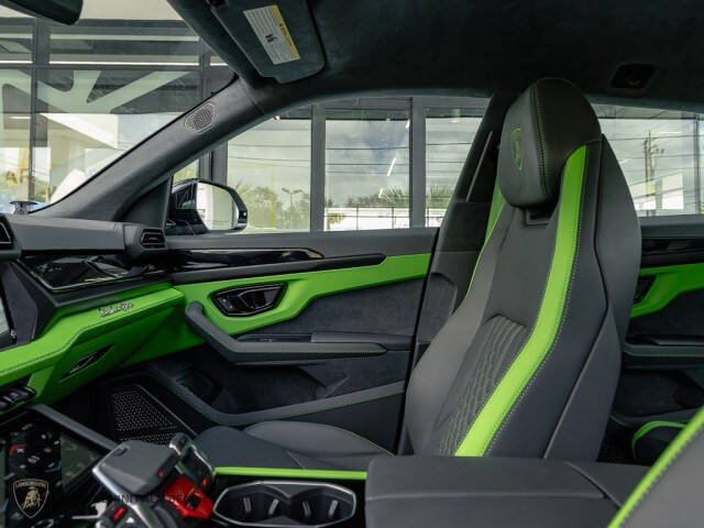 2025 Lamborghini Urus SE