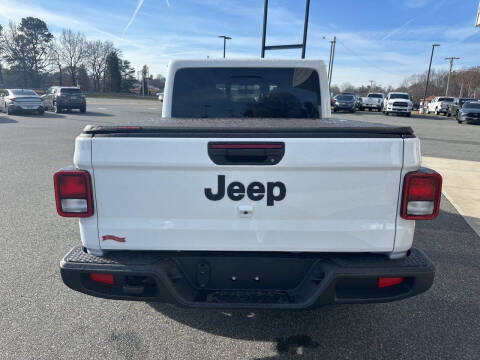 2025 Jeep Gladiator NightHawk