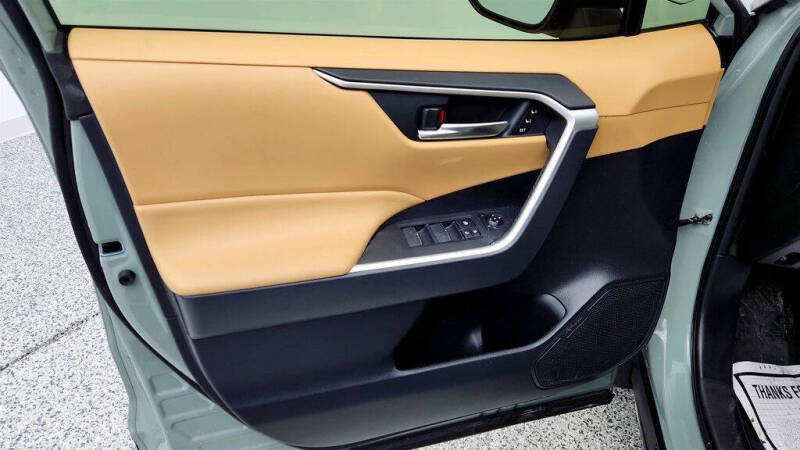 2023 Toyota RAV4 Hybrid XLE Premium