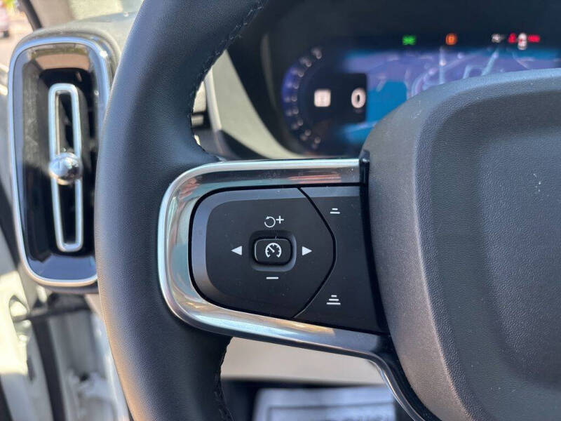 2026 Volvo XC40 B5 Plus