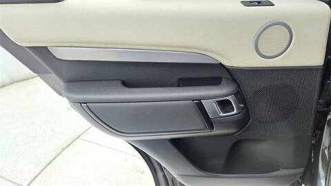 2024 Land Rover Discovery P300 Dynamic SE