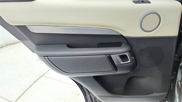 2024 Land Rover Discovery P300 Dynamic SE