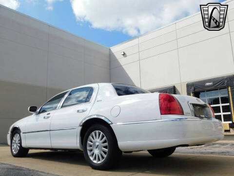 2003 Lincoln Town Car Executive