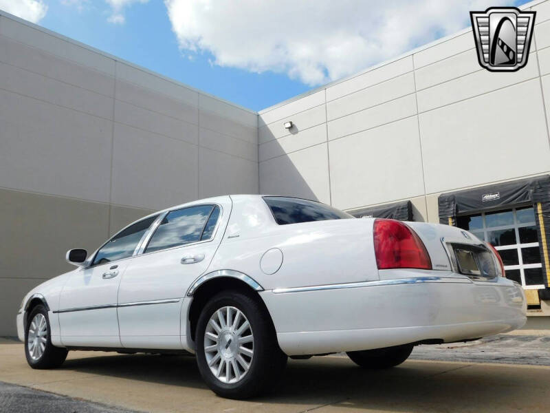 2003 Lincoln Town Car Executive