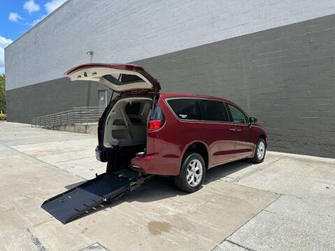 2017 Chrysler Pacifica Touring-L