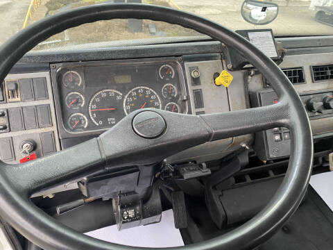 2003 Freightliner FL60