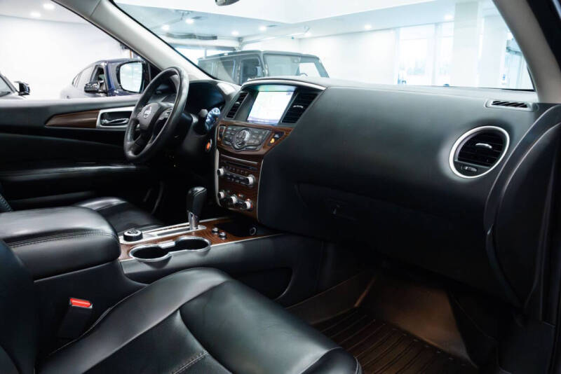 2017 Nissan Pathfinder Platinum