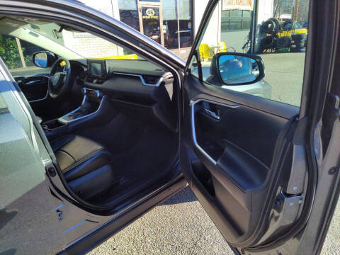 2022 Toyota RAV4 Hybrid XLE