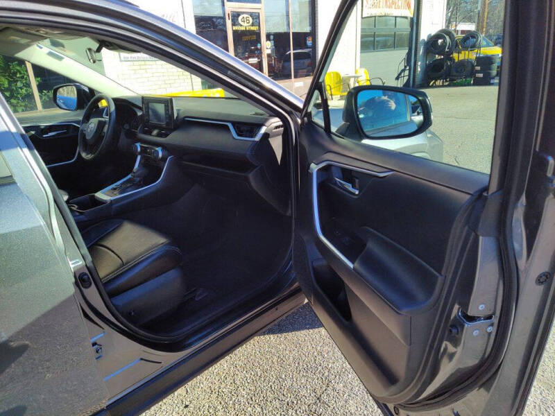 2022 Toyota RAV4 Hybrid XLE