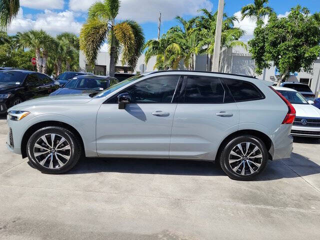 2024 Volvo XC60 B5 Core Dark Theme