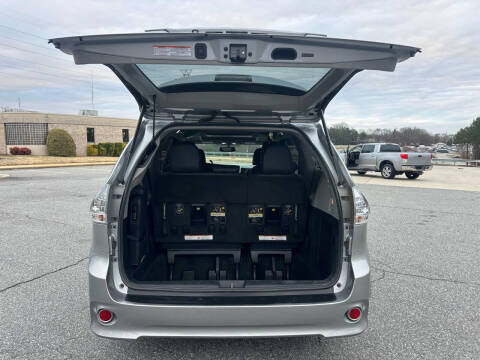 2015 Toyota Sienna SE 8-Passenger