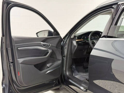 2019 Audi e-tron quattro Premium Plus