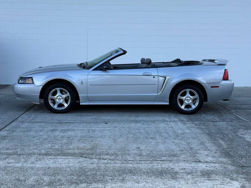 2003 Ford Mustang Deluxe