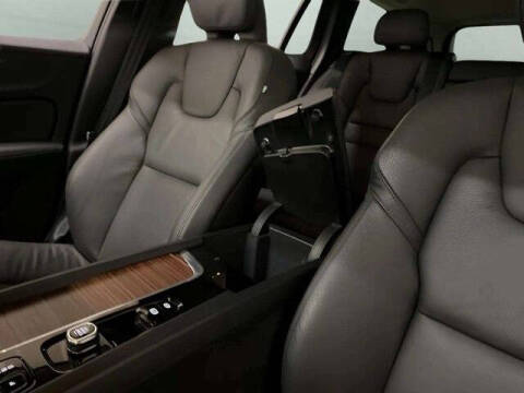 2025 Volvo V60 Cross Country B5 Plus