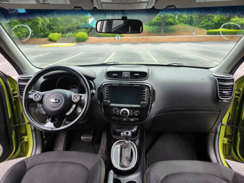 2015 Kia Soul +