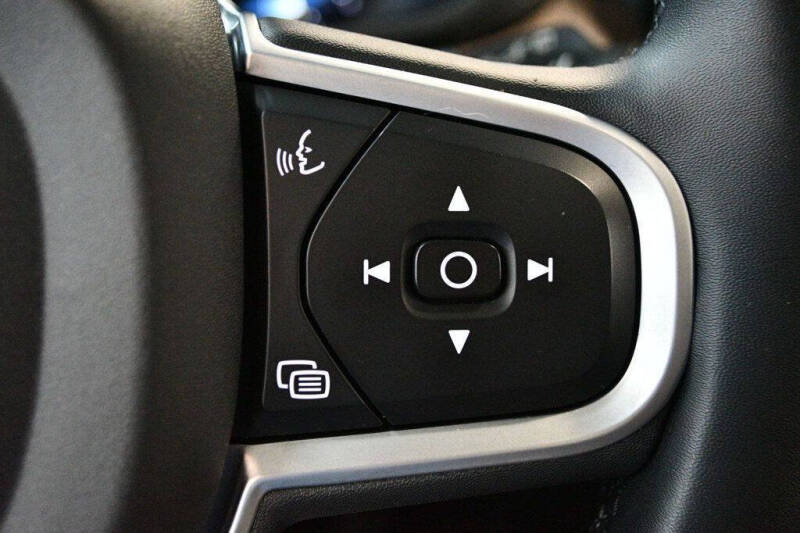 2022 Volvo XC60 B5 Momentum