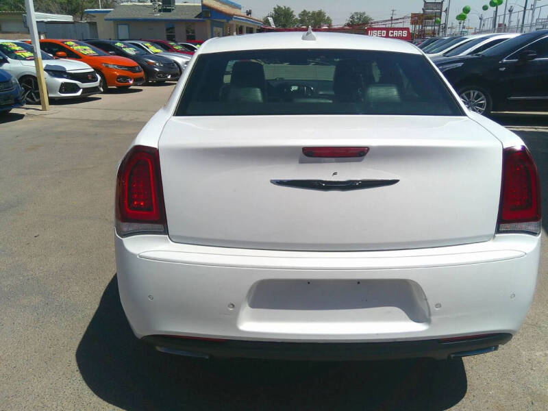 2016 Chrysler 300